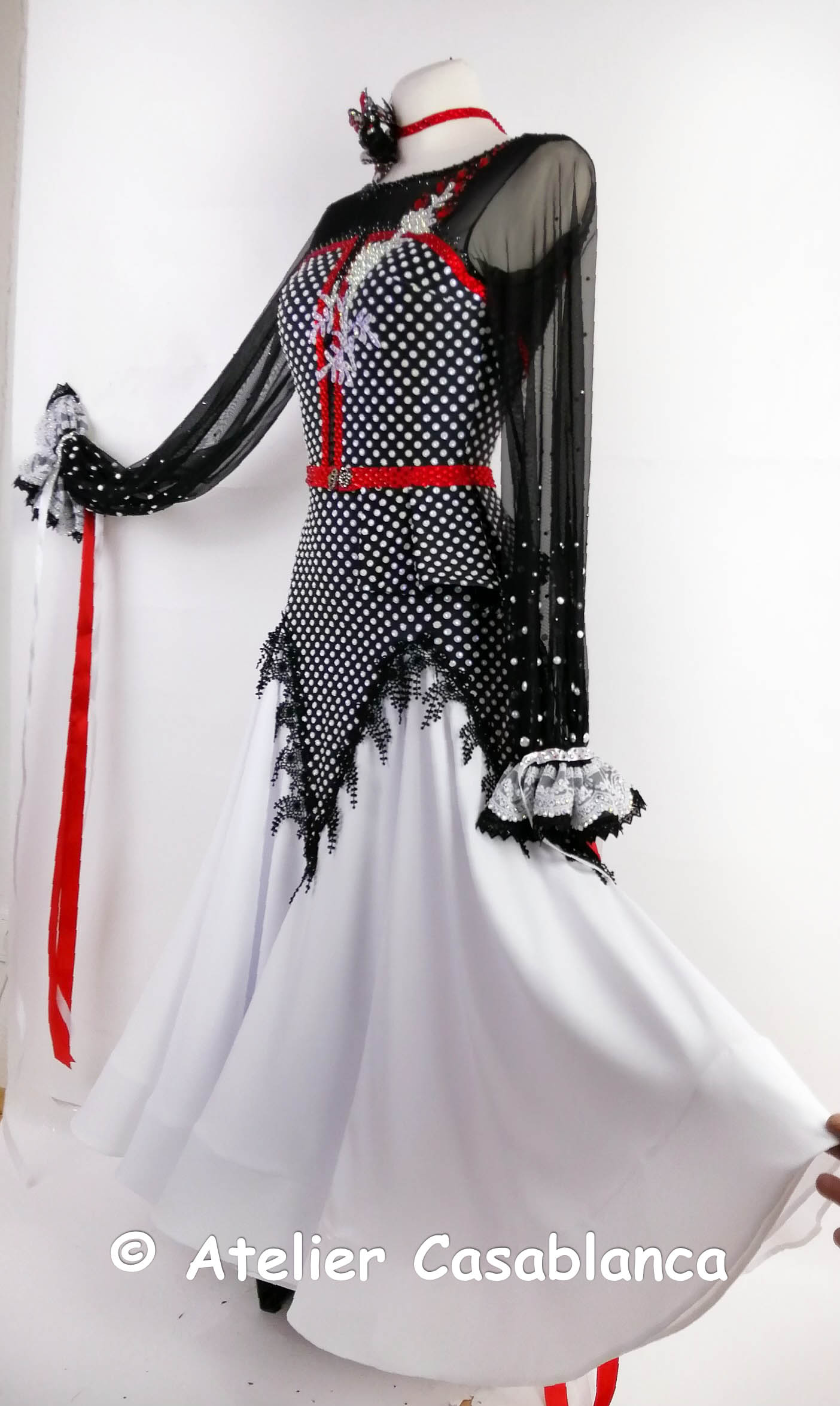 ウクライナ製のスタンダードドレス
